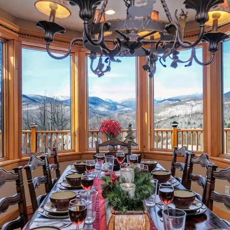 9 Bdrm Premiere Luxury Estate Sleep 26 Movie Theater, Pool,Spa,Game Rm,Steam Rms