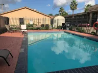 Days Inn by Wyndham Lake Charles - parking