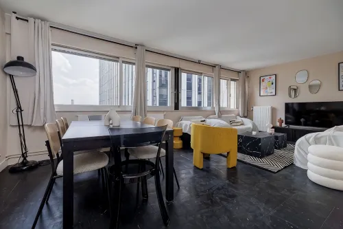 Spacious 5BR Apartment in La Defense - 2-Star