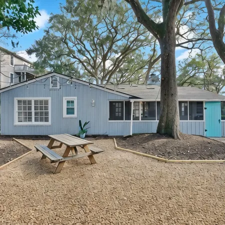 Oaks & Ocean Cottage - 3 Min from the Ocean,  Restaurants and Shops