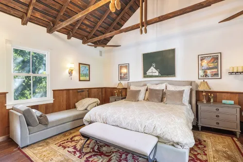 Historic Cedar Mansion Bungalows Barn - 1 Block from Sonoma Square - 3-Star