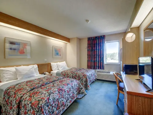Rodeway Inn Willington North - parking