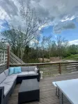 New Cabin ~Hot Tub in Theater~1 Quiet Acre ~Hiking ~Fire Pit ~King Suites - Chalets