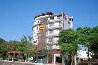 Khach san Hoang Ha River Town Hotels near Thác Bà Lake