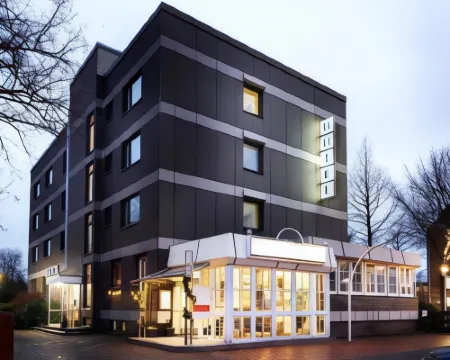 โรงแรมฮันโนเฟอร์แอร์พอร์ต บายเพรอมีแยร์กลาส โรงแรมในLangenhagen