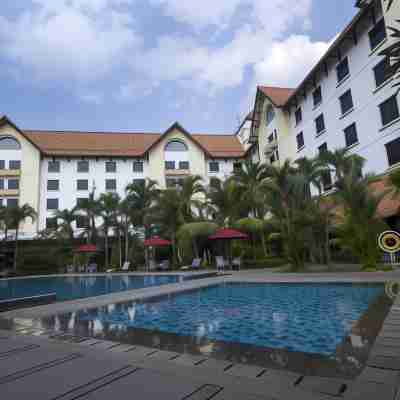 Hotel Santika Cirebon Fitness & Recreational Facilities