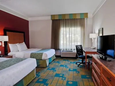 La Quinta Inn & Suites by Wyndham USF (Near Busch Gardens) Hotels in Temple Terrace