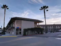 Americas Best Value Inn-Thousand Oaks فنادق في Newbury Park
