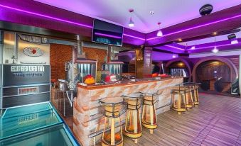 Dworek Nad Stawem & Laznia Piwna - Housity