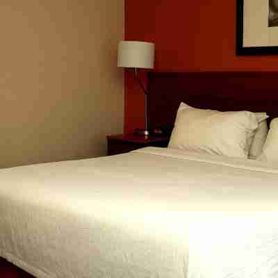 Fairfield Inn & Suites Fairmont Rooms