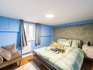 Sleeps 6 in Maidstone Central 2Br + Sofa