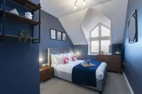 Elliot Oliver - Loft Style 2 Bedroom Apartment with Parking in the Docks Hotels near University of Gloucestershire, Oxstalls Campus