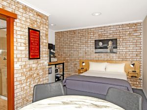River Street Motel