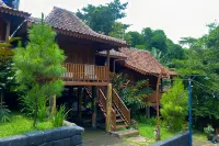 Lembah Mbalong Resort Mitra RedDoorz Near Exit Tol Singosari