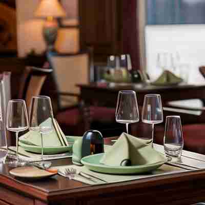 Heritage Cruises Binh Chuan Cat Ba Archipelago Dining/Meeting Rooms