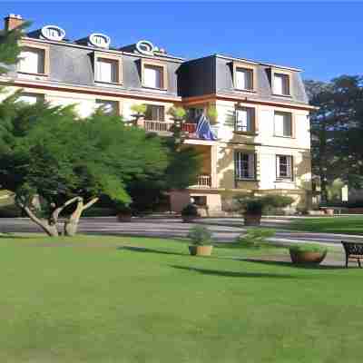 Hôtel Le Manoir Hotel Exterior