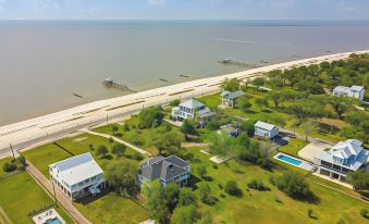 Waveland Vacation Rental - Walk to the Beach!