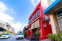 Yu Cafe Hostel Hotels near Park