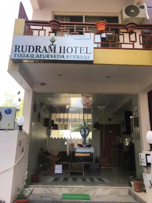 Rudram Hotel Yoga & Ayurveda Retreat Hotels near दिवेर्सिओं फॉर राम्झुल्ला - ऋषिकेश - तपोवन बाय-पास