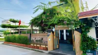 Coto Center Homestay Hotels in 