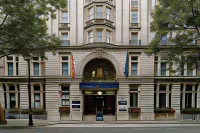 Club Quarters Hotel Trafalgar Square, London Hotels in Canary Wharf