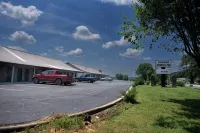 Lynchburg Country Inn - Motels