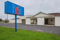 Motel 6 Madisonville, TX - Pysäköinti