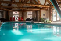 Auberge du Lac Taureau et Condos - piscine