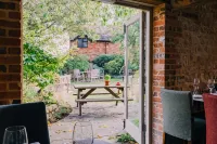 The Pointer - Pet friendly