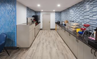 Days Inn & Suites by Wyndham Northwest Indianapolis