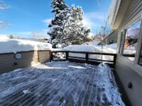 Newly remodeled tucked away in an alley. Very private location in an Aspen grove