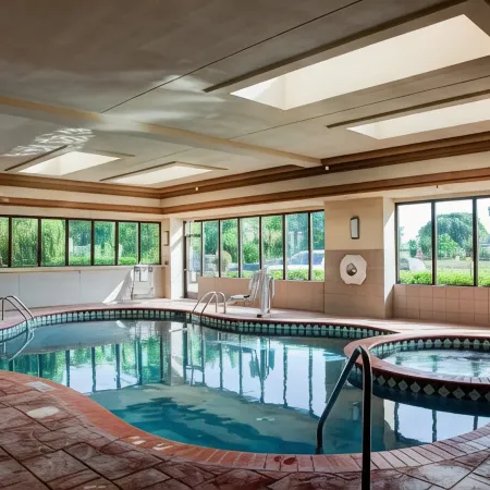 Country Inn & Suites by Radisson, Tyler University Area