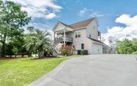 The Oceans Oyster-Hot tub, 5 min to beach, Pets, Sleeps 10 , Sound Views!!