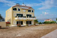 Vasilaras Hotel فنادق في Methana