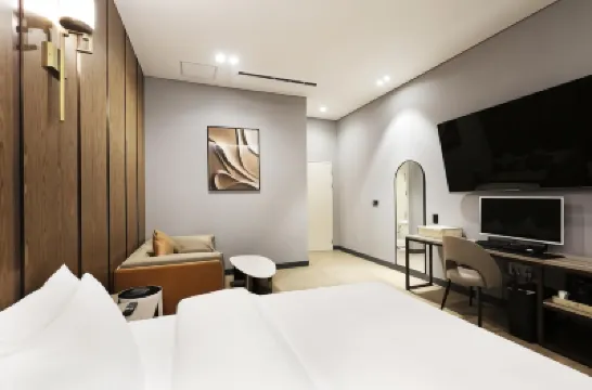 Hound Hotel Incheon Airport Hotels near Unseo Station