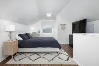Relaxing Downtown Plymouth Bungalow, centrally-located for up to 6 guests