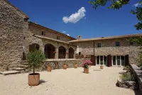 La Buisse Hotels in Rustrel