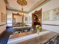 HI Sacramento Hostel Hotels near Curtis Park