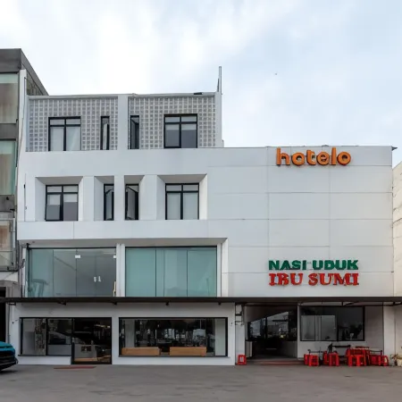 RedDoorz Near Mangga Dua Mall Отели рядом с достопримечательностью «Музей Маритайм»