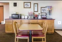 슈퍼 8 바이 윈덤 요크빌 오스위고 호텔