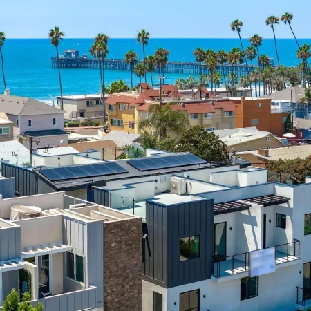 Rooftop Home with Ocean View & Private Parking