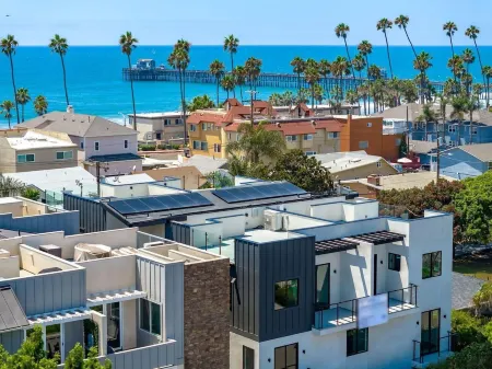 Rooftop Home with Ocean View & Private Parking