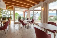 Hotel Villa Leopardi 4S - Adults only Hoteles en San Zeno di Montagna