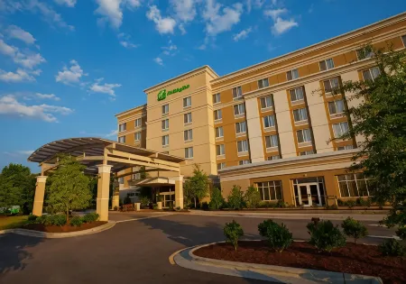 Holiday Inn Raleigh-Durham Airport Отели рядом с достопримечательностью «Lenovo Building 8»