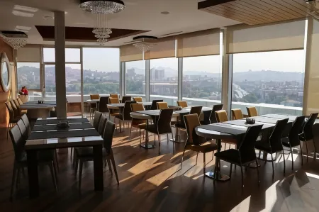 Business Grand Hotel Отели рядом с достопримечательностью «Кизилэйская площадь»