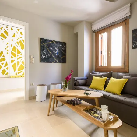 Candia Suites & Rooms