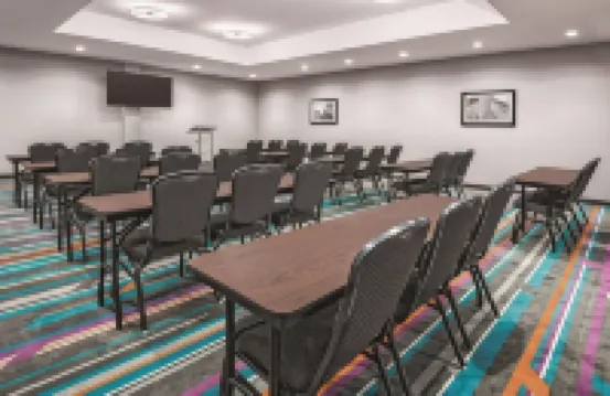 La Quinta Inn & Suites by Wyndham Dallas Grand Prairie North Hotels in Grand Prairie