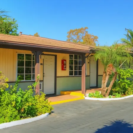 Palm Tropics Motel