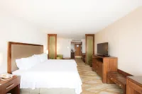 Holiday Inn Express & Suites CELAYA by IHG - piscina