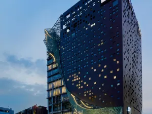 VIVERE Hotel, ARTOTEL Curated Gading Serpong